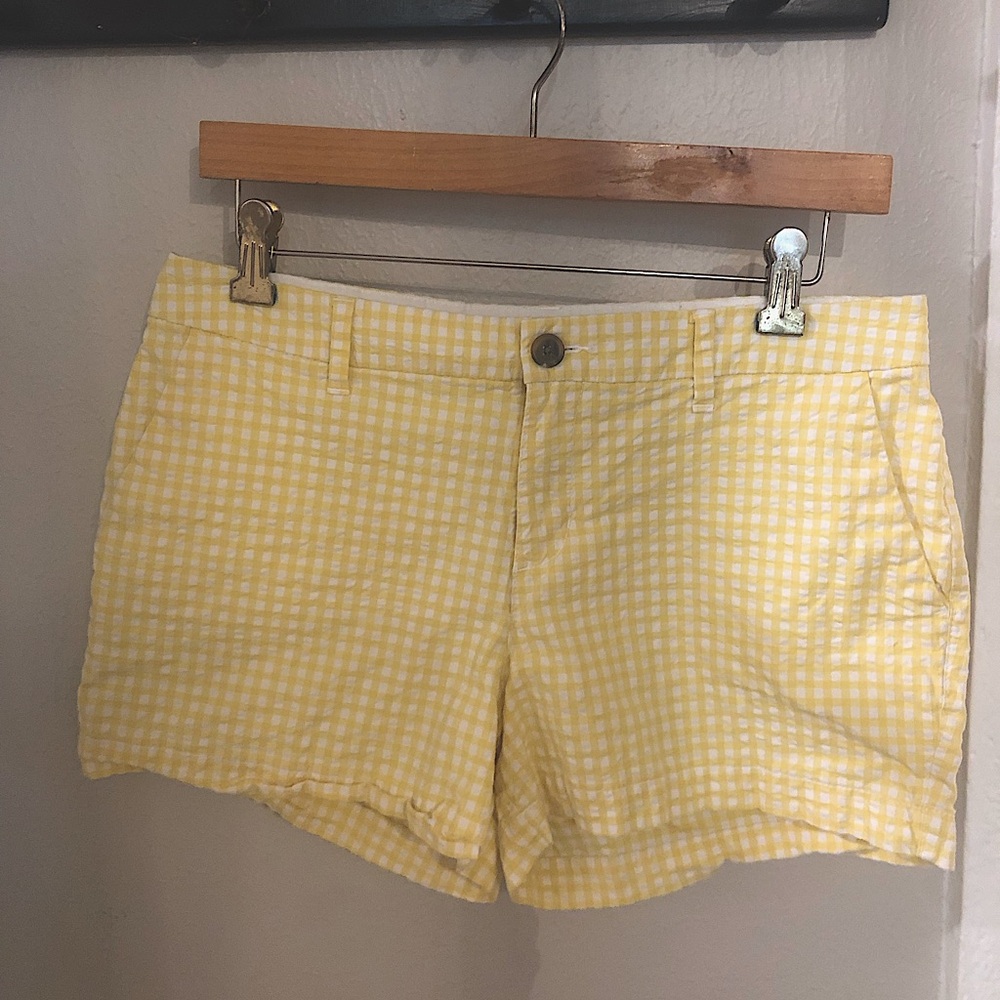 Women’s size 6, “Everyday Short”, gingham seersucker w/ front pockets
